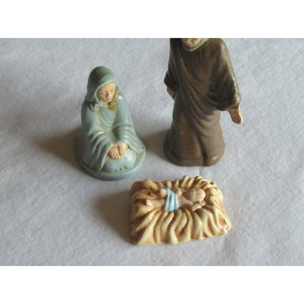 Vintage Ceramic/Plaster 10 Nativity Scene Figures 1Chip 0.75